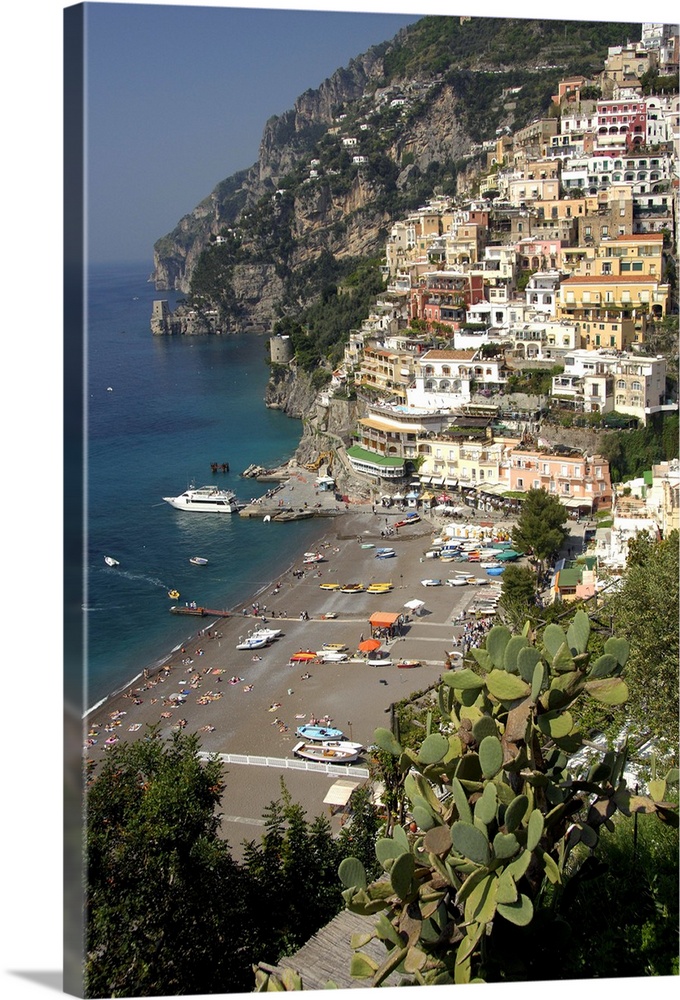 Europe, Italy, Amalfi Coast, Bay of Salerno, Positano. Colorful coastal overlook.