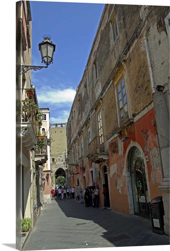 Europe, Italy, Sicily, Taormina. Corso Umberto, main street.