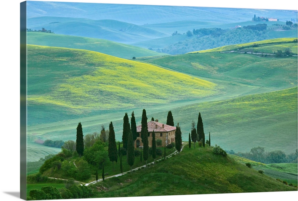 Europe, Italy, Tuscany. Landscape with villa.