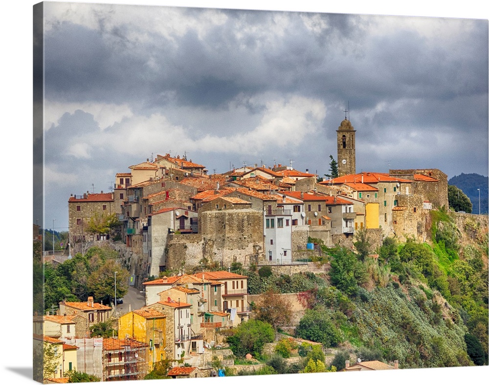 Europe, Italy, Tuscany, Montegiovi, The medieval hilltown of Montegiovi in Val d'Orcia.