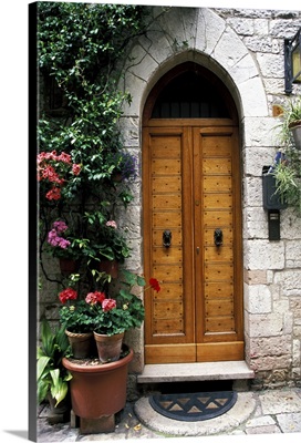 Europe, Italy, Umbria, Assisi. Medieval village door