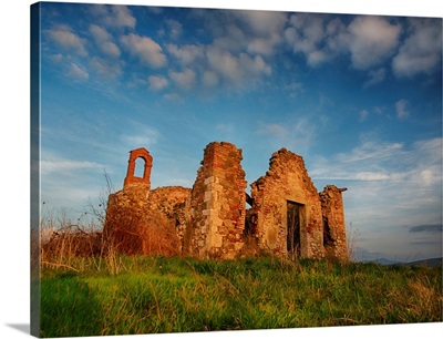 Europe, Italy, Val Di Orcia Tuscany, Old Church Ruins With Evening Light