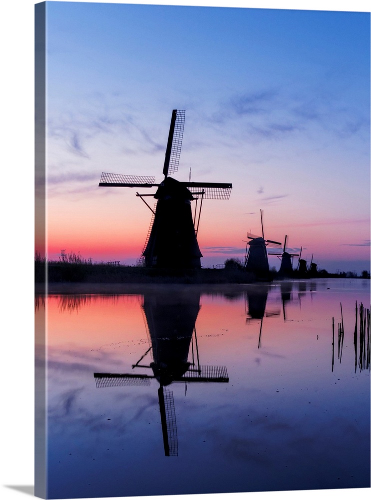 Europe, Netherlands, Kinderdijk, Windmills at Sunrise along the canals of Kinderdijk.