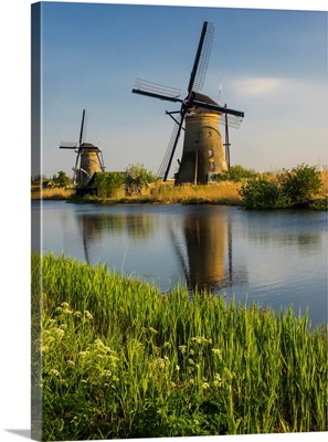 Europe, Netherleands, Kinderdyk, Windmills With Evening Light Along The Canals