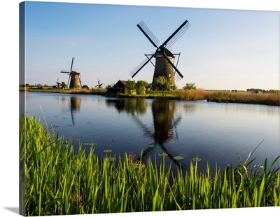 Europe, Netherleands, Kinderdyk, Windmills With Evening Light Along The Canals