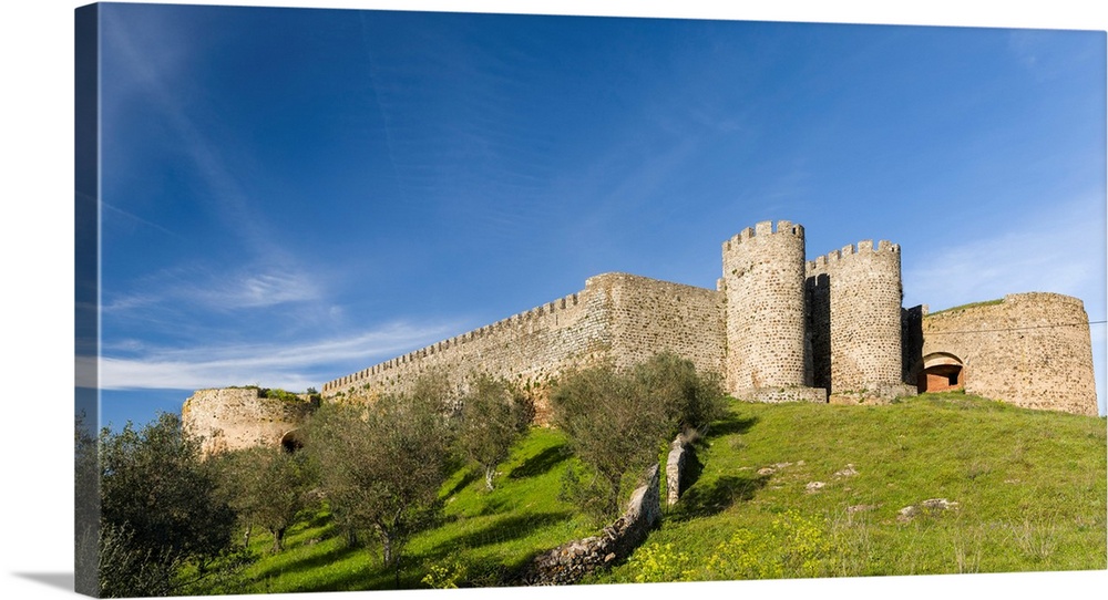 Mountain village and castle Evoramonte in the Alentejo. Europe, Southern Europe, Portugal, March.