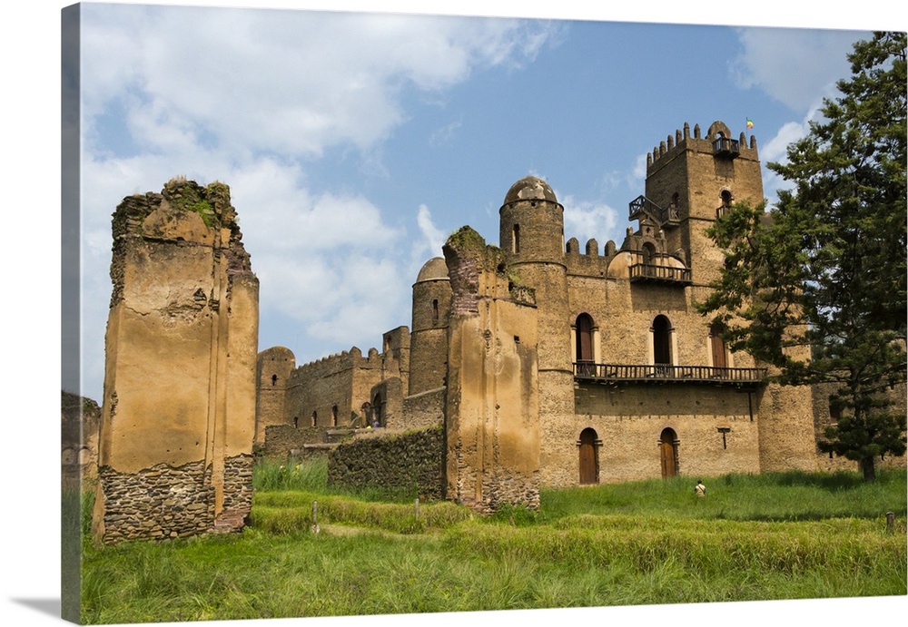 Fasilides' Castle in the fortress-city of Fasil Ghebbi (founded by Emperor Fasilides), UNESCO World Heritage Site, Gondar,...