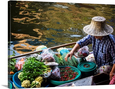 Floating Market In Damnoen Saduak, Thailand