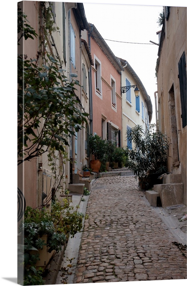 France, Arles, Provence, narrow cobble stone street