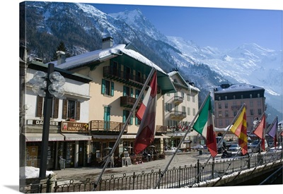 France, French Alps (Haute, Savoie), Chamonix, Mont, Blanc, Along Quai D'Arve