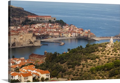 France, Languedoc-Roussillon, Collioure, Town Overview, Daytime