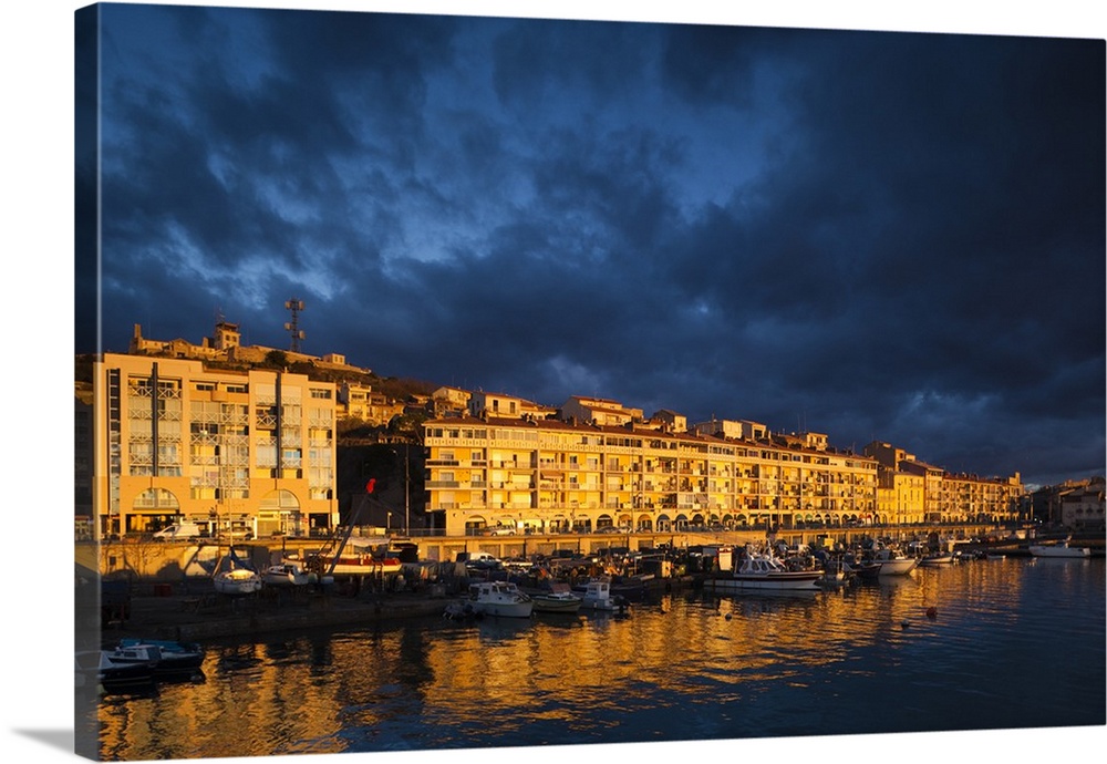 France, Languedoc-Roussillon, Herault Department, Sete, Old Port Waterfront, Dawn