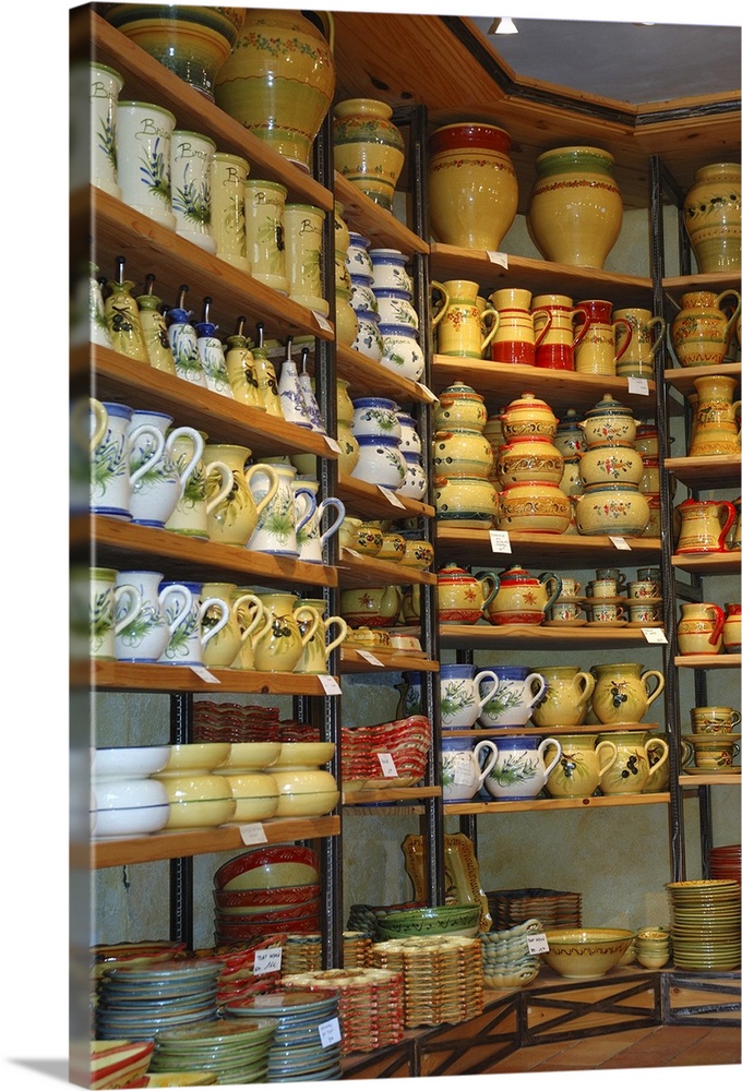 France, Les Baux de Provence, pottery store
