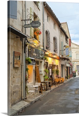 France, Provence, St. Remy-de-Provence. Shops and restaurants line the street
