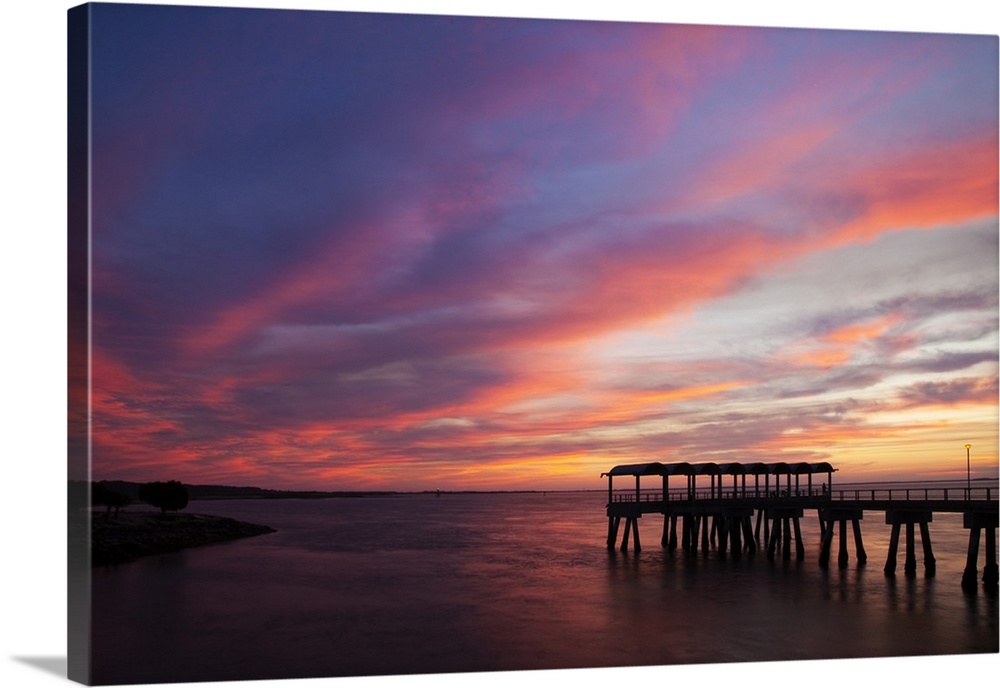 USA, Georgia, Jekyll Island, Fishing pier at sunset at Jekyll Island.