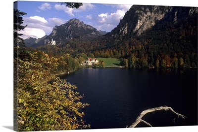 Germany, Bavarian, Alps, lake behind the famous Neuschwanstein castle