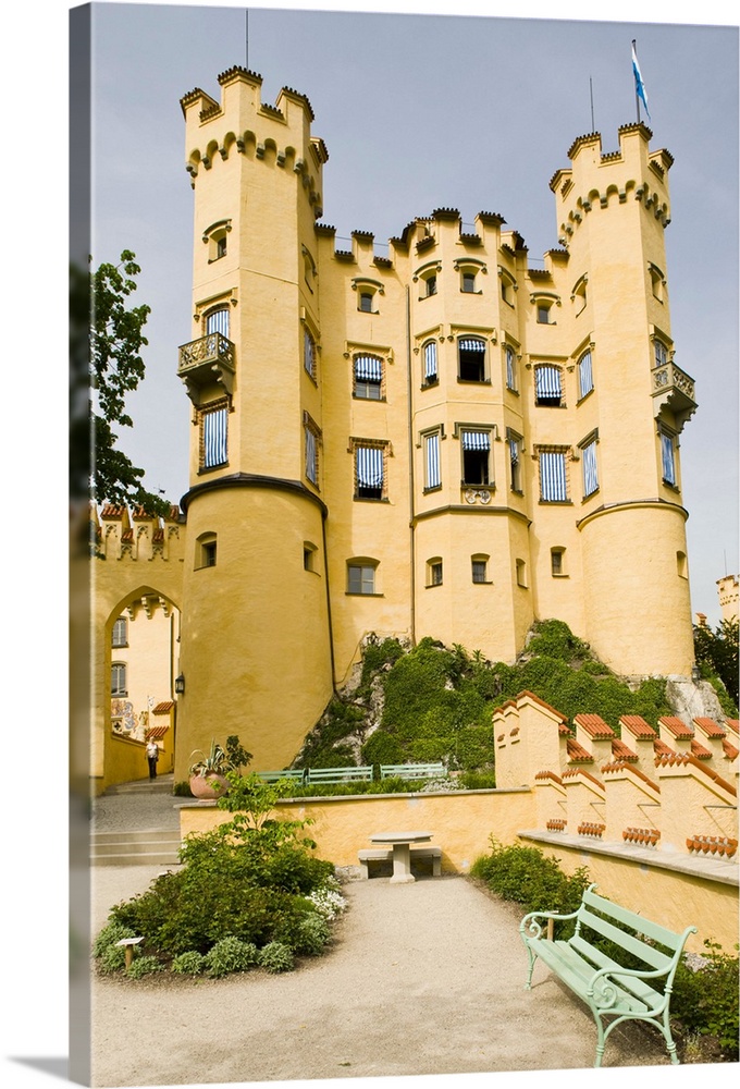 Germany, Bayern-Bavaria, Deutsche Alpenstrasse, Schwangau.  Schloss Hohenschwangau castle.