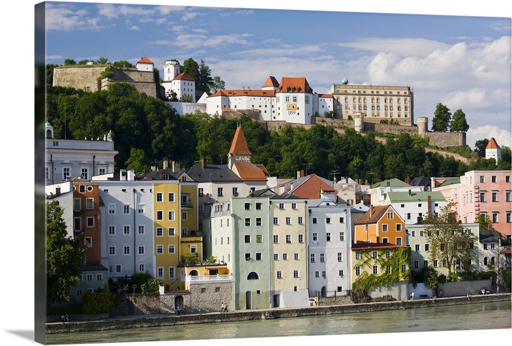 Germany, Bayern-Bavaria, Passau. Inn River view.