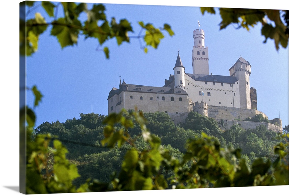 Europe, Germany, Braubach, Rhine Valley, Marksburg Castle, built 1117, UNESCO World Heritage Site.
