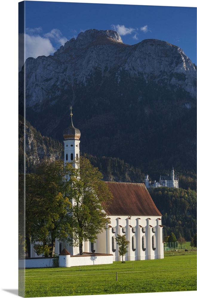 Germany, Bavaria, Hohenschwangau, Schloss Neuschwanstein Castle and St. Coloman church, fall.