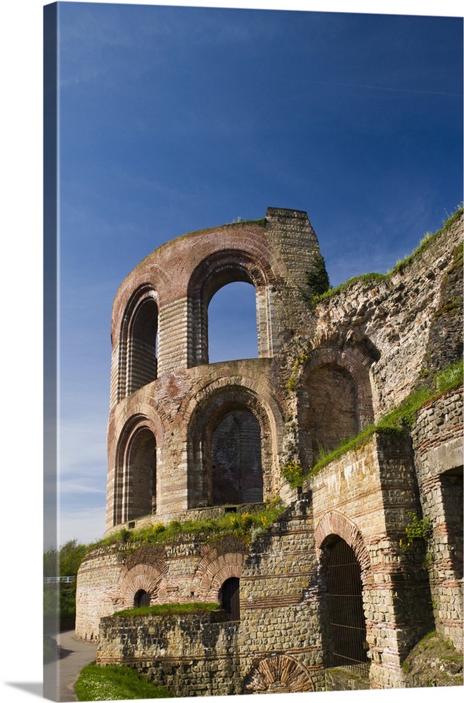Germany, Rheinland-Pfaltz, Mosel River Valley, Trier. Kaiserthermen, Roman bath ruins.