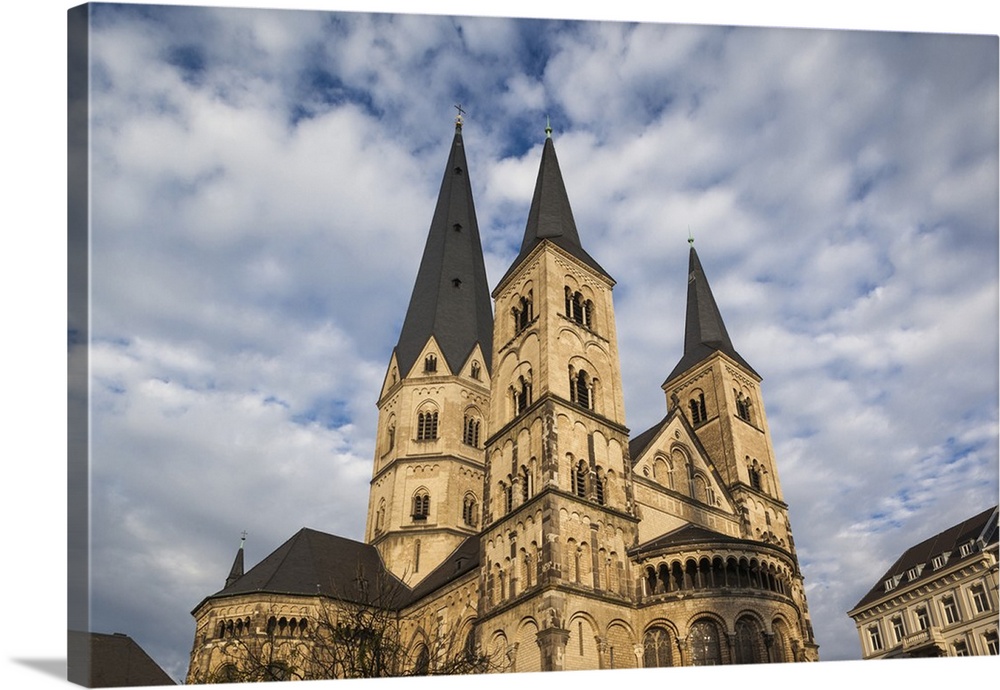 Germany, Nordrhein-Westfalen, Bonn, Munsterbasilika basilica, exterior.
