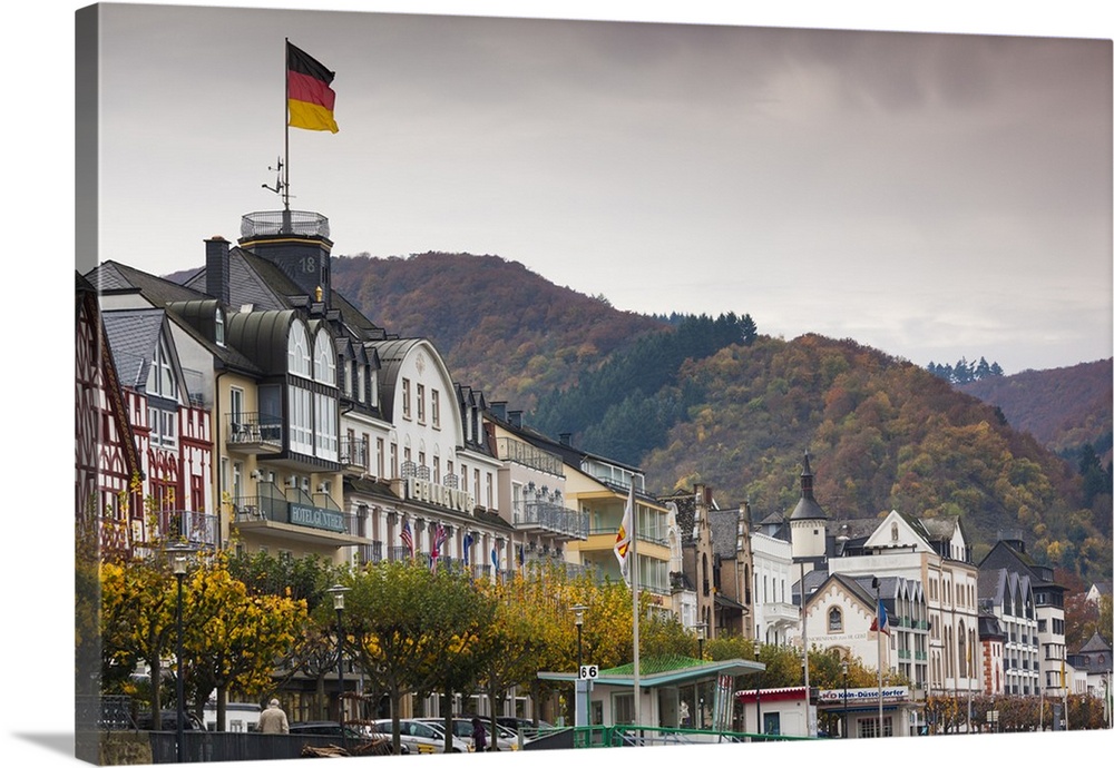Germany, Rheinland-Pfalz, Boppard, town view along Rhein River.