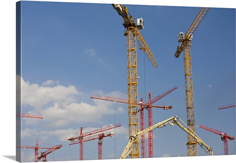 Germany, State of Hamburg, Hamburg. Construction cranes, HafenCity.