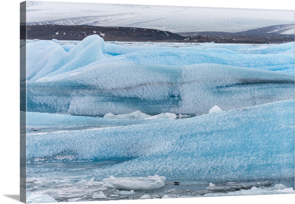 Glacial lagoon Jokulsarlon in Vatnajokull during winter..