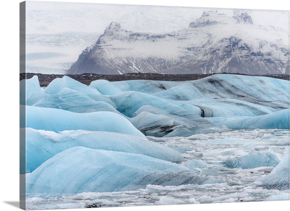 Glacial lagoon Jokulsarlon in Vatnajokull during winter..