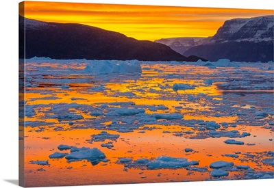 Greenland, Scoresby Sund, Gasefjord, Sunset With Icebergs And Brash Ice