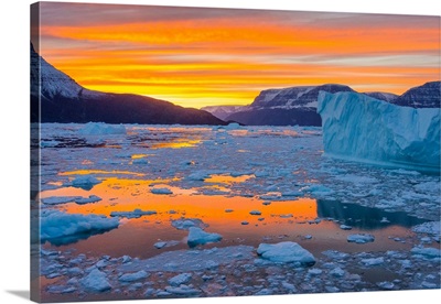 Greenland, Scoresby Sund, Gasefjord, Sunset With Icebergs And Brash Ice