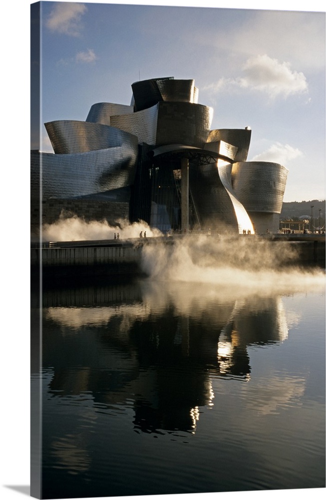 Guggenheim Museum, Bilbao, Basque Country, Spain.Ria de Bilbao