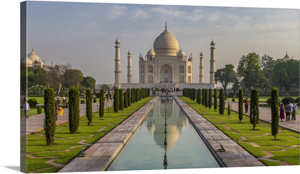 Asia. India. View of the Taj Mahal in Agra, a tomb built by Shah Jahan for his favorite wife, Mumtaz Mahal.