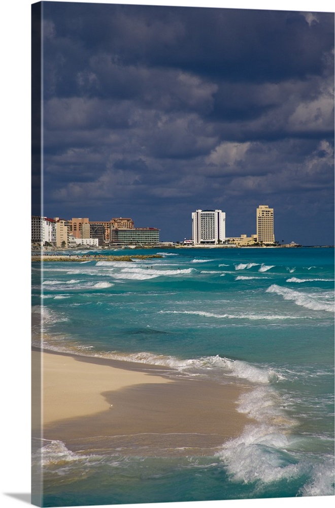 Mexico, Quintana Roo, Cancun, hotel zone on Isla Cancun, bordering the Caribbean Sea.