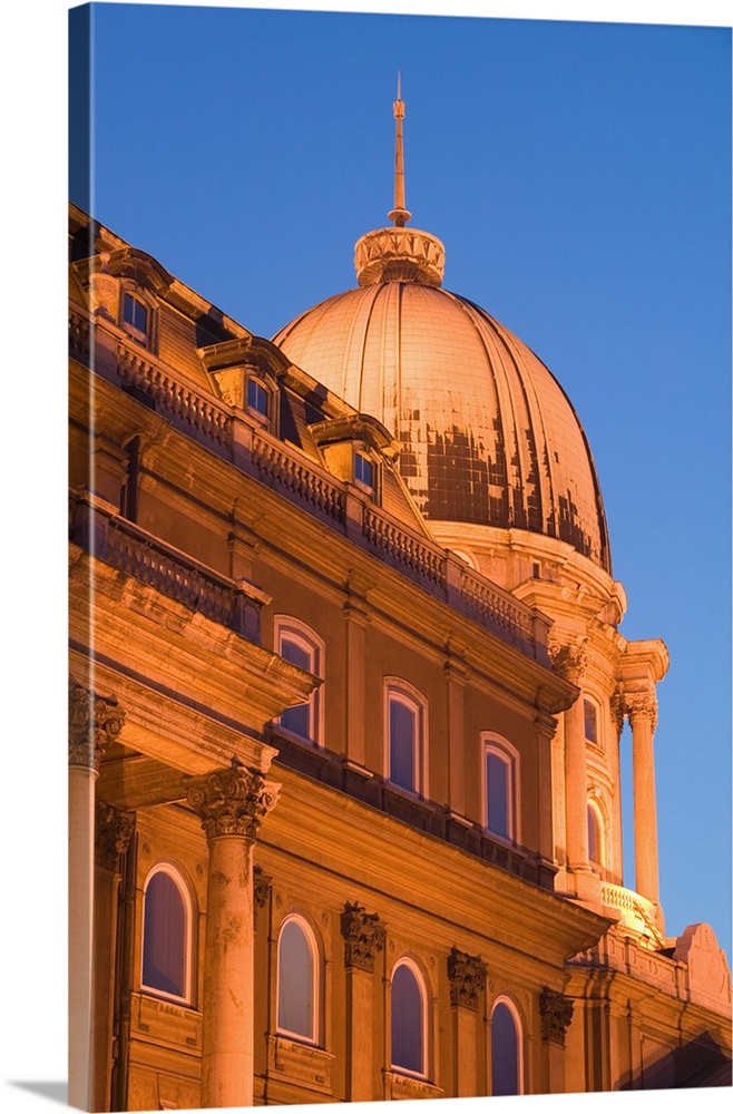 HUNGARY-Budapest:.Buda / Castle Hill- .Dome of Ludwig Museum / Evening