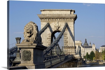 Hungary, Budapest, Szechenyi Lanchid Chain Bridge, Danube River