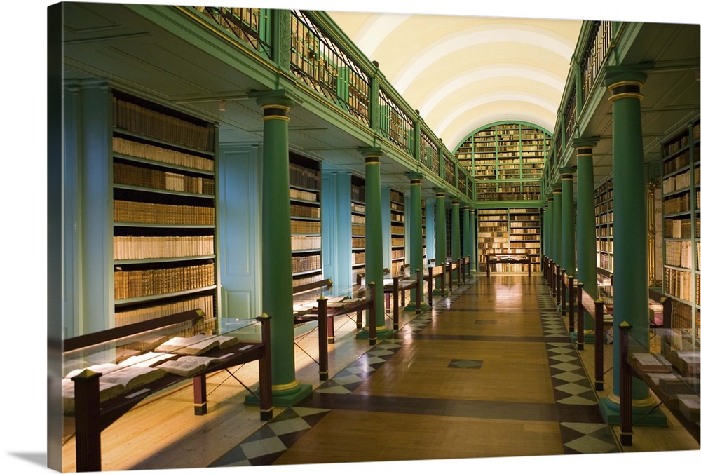 HUNGARY-Eastern Plain- DEBRECEN:.Reformed College's 650,000 book library.Largest Library on the Reformed Church