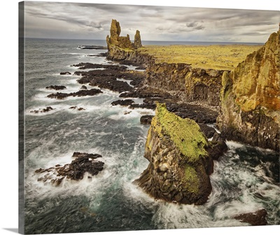 Iceland, Snaefellsnes Peninsula, Londrangar Cliffs