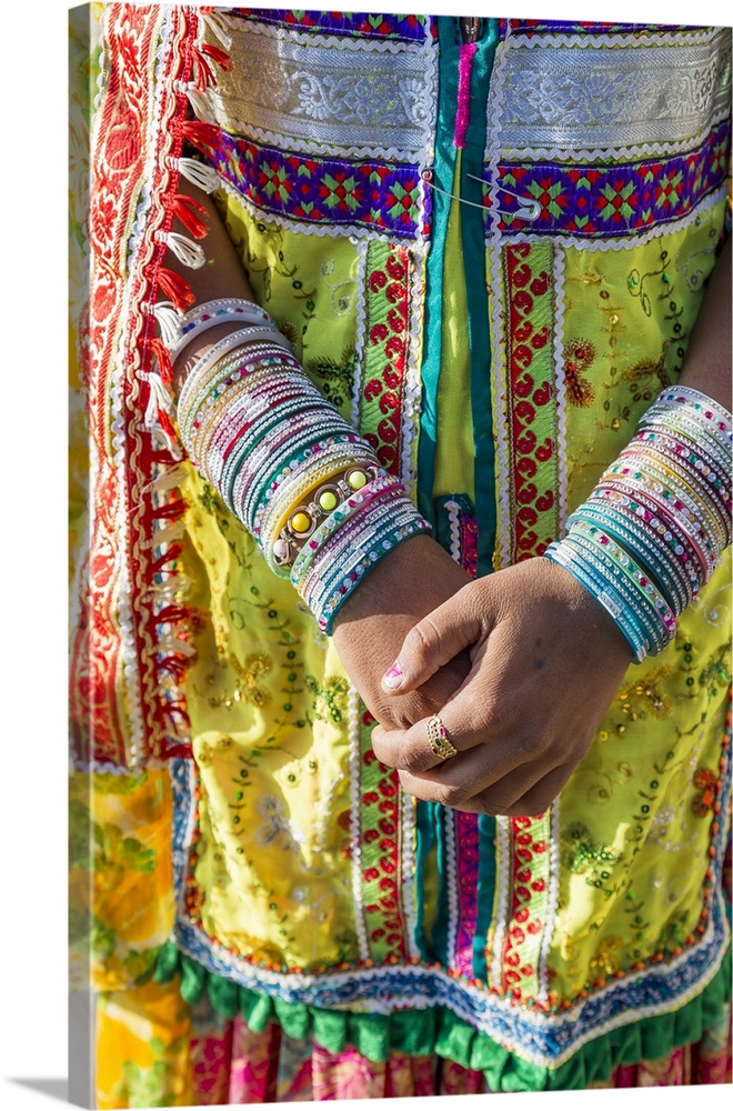 India, State of Gujarat, Bhuj, Kutch, Ludiya village. Meghwal Marwari tribe. Traditional clothing and jewelry.