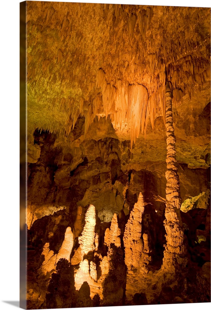 Intricate formations in the wondrous 8.2-acre Big Room cave, 750 feet into the earth, Carlsbad Caverns National Park, Chih...