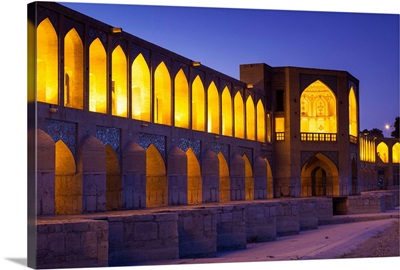 Iran, Central Iran, Esfahan, Si-O-Seh Bridge, Dawn