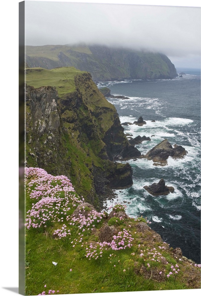 Ireland, County Mayo, Achill Island. Dramatic cliffs above the Atlantic Ocean.