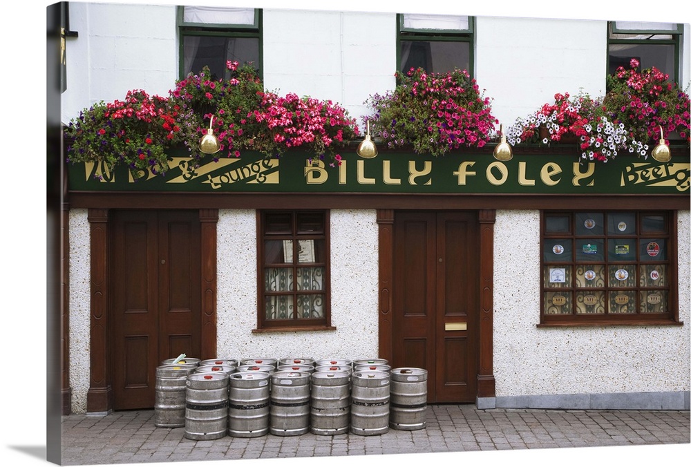 Europe, Ireland, County Tipperary. Beer barrels in front of Billy Foley pub. Credit as: Dennis Flaherty / Jaynes Gallery /...