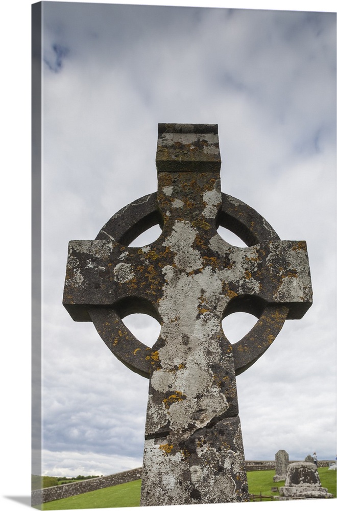 Ireland, County Tipperary, Cashel, Rock of Cashel, 12th-13th religious buildings, Celtic cross.