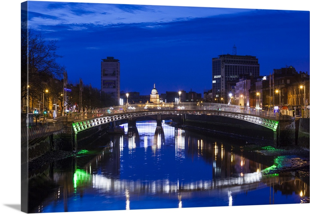Ireland, Dublin, Hapenny Bridge over the River Liffey, dawn.