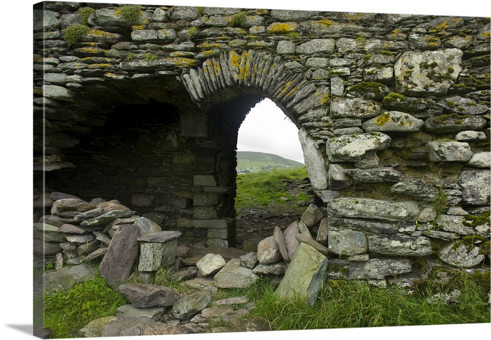 IRELAND, Kerry, Ring of Kerry. Ballycarberry Castle, near Cahersiveen. Ruined archway.