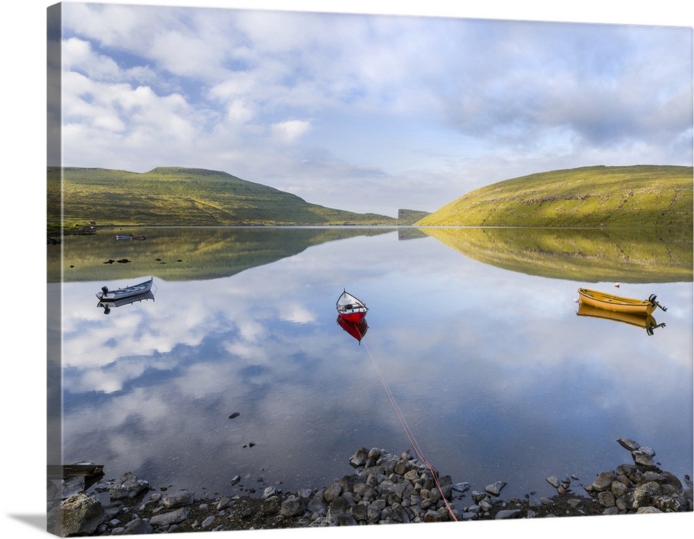 Lake Sorvagsvatn (Leitisvatn), the largest lake of Faroe. The island Vagar, part of the Faroe Islands in the North Atlanti...