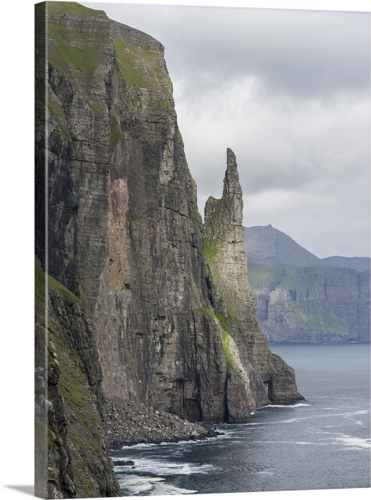 The landmark Trollkonufingur in the cliffs of the island of Vagar, part of the Faroe Islands. Europe, Northern Europe, Den...
