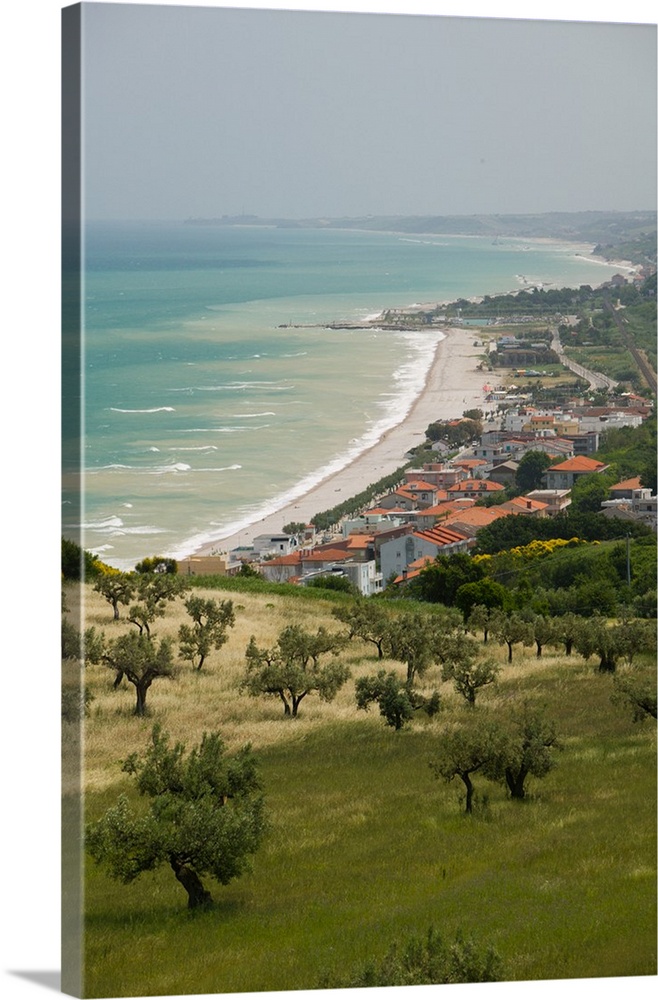 ITALY-Abruzzo-FOSSACESIA MARINA:.Resort Town